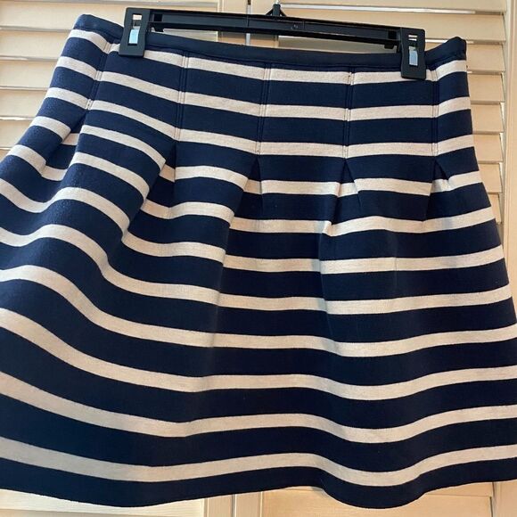 Super soft GAP mini skirt - Picture 2 of 6